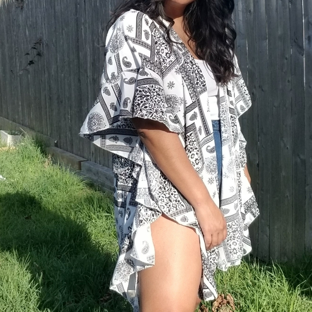 MANDALA KIMONO RUFFLE CARDIGAN IN WHITE - Picture 7 of 10